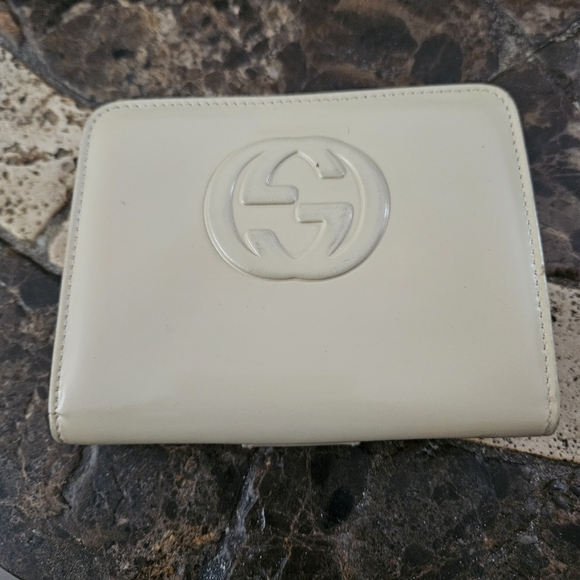 Gucci Raised Logo Ivory Cream Patent Leather Tri Fold Wallet with box - Picture 2 of 7